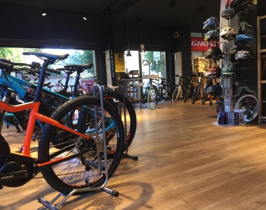 Pavimento PVC Huno snc | biciclette elettriche e a pedalata assistita a Bergamo
